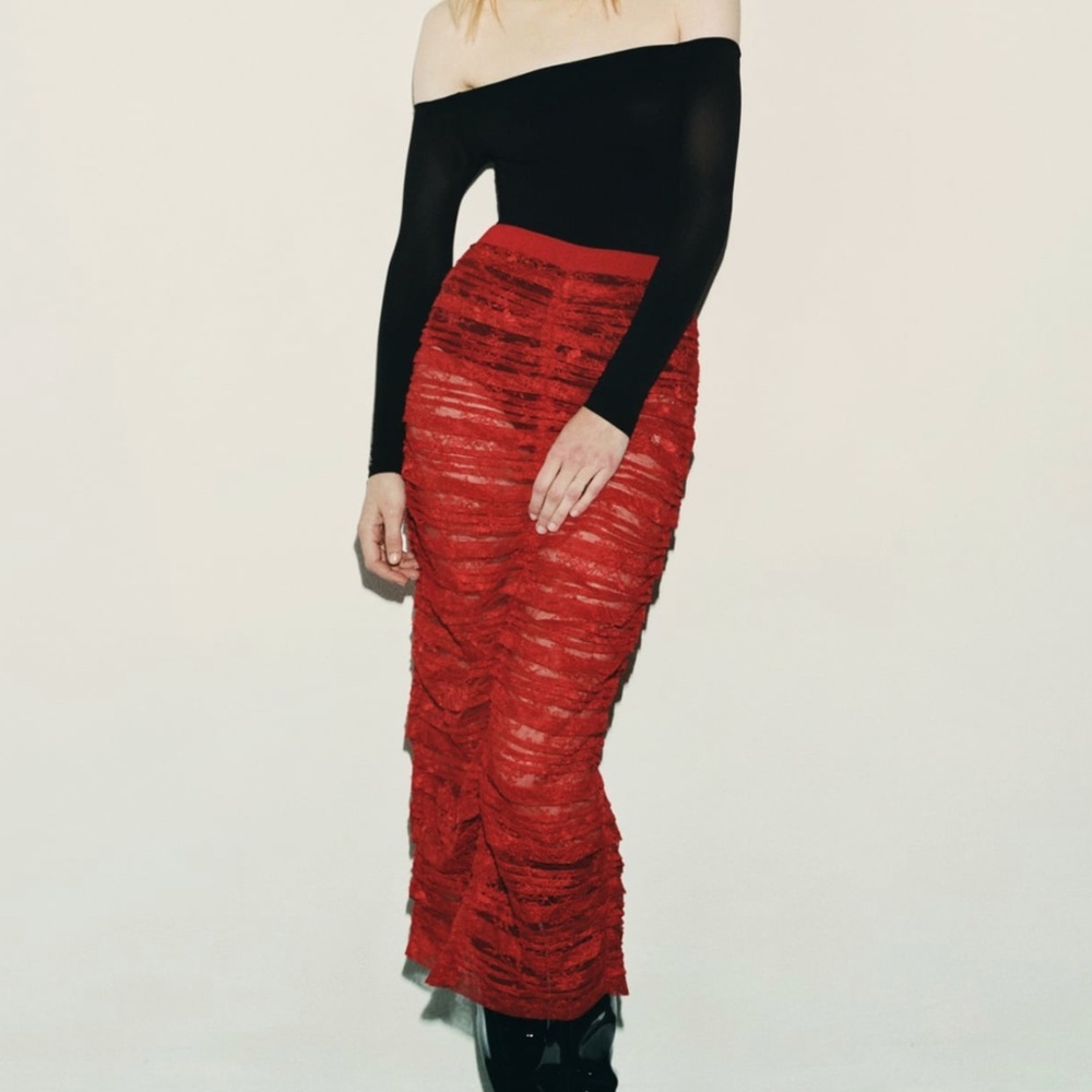 Zara limited edition lace skirt you cannot miss